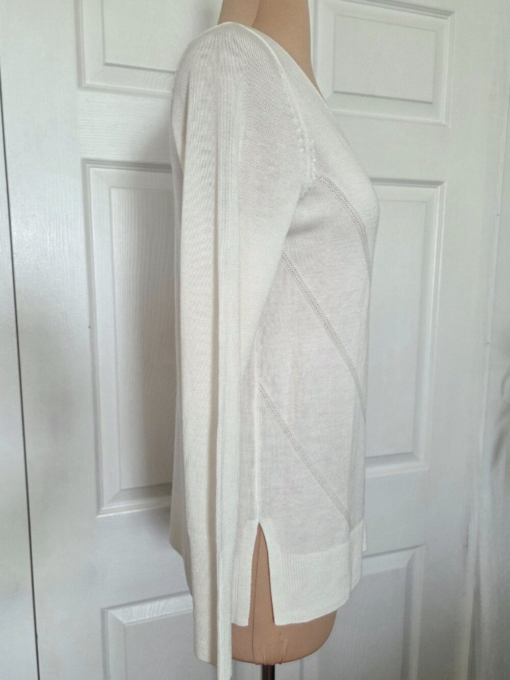 LOFT Ivory V-Neck Lightweight Knit Sweater - Picture 7 of 16